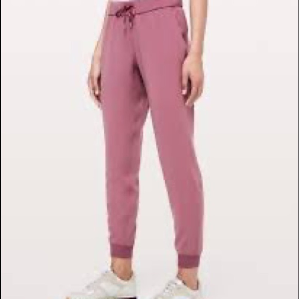 Lululemon on the fly jogger - size 6